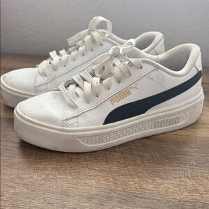 Puma White Sneakers with black Formstrip and Gold Logo size 9